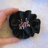 Schwarze Haarblume Trauer Kopfschmuck Haarklammer Satin Blume "Noir" für festliche Anlässe Bild 7