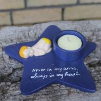 Sternförmiger Kerzenhalter mit Baby für deine Gedenkecke, handbemalt Bild 1