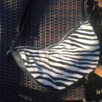 Crossbody Halfmoonbag Schultertasche Kunstfelltasche SAFARI sportlich modern *Einzelstück* Bild 1