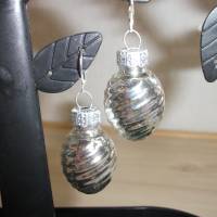 Weihnachtskugel-Ohrringe, Christbaumkugeln, Weihnachtskugeln, Ohrringe Ornament silber Bild 1