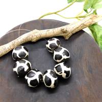 7 große Batik Bone Perlen - schwarz weiß - Knochenperlen aus Kenia Bein Bild 1