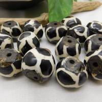 7 große Batik Bone Perlen - schwarz weiß - Knochenperlen aus Kenia Bein Bild 3