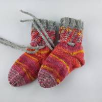 Babysocken,  Größe 16/17, handgestrickt mit Bindeband, Socken Bild 8