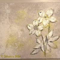 WINTERBLUMEN weiß-goldfarbig - hübsches Mixed Media Bild auf Leinwand  30cmx25cm mit Glitter - Künstlerin Christiane Sch Bild 6