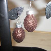 Weihnachtskugel-Ohrringe, Christbaumkugeln, Weihnachtskugeln, Ohrringe Ornament braun glitzer Bild 1