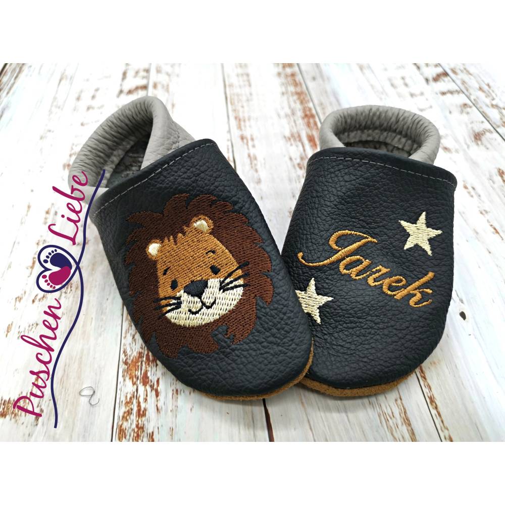 Bio Krabbelschuhe mit Namen für Baby und Kinder (Öko Lederpuschen) mit Löwe - personalisierte Lauflernschuhe Bild 1