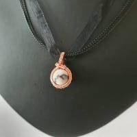 Elfen Tropfen/ Drahtschmuck mit Perle/ Kupferdraht Schmuck mit Jaspis Perle in Rosa und Grau/ kleiner Perlen Anhänger Bild 4