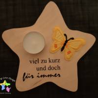 Stern aus Holz als Erinnerung an ein Sternenkind mit Teelicht und buntem Schmetterling Bild 1
