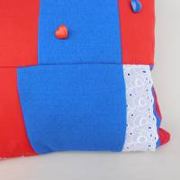 Patchworkkissen , rot blaues Kissen mit Knöpfen Bild 9
