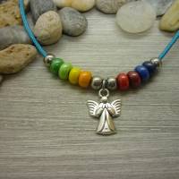 Kinderkette mit einem Engel und Rocailles in Regenbogenfarben Bild 1