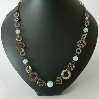 Steampunk Collier Kette aus Opal Perlen / Upcycling Schmuck aus Muttern und Unterlegscheiben/ Handgemachtes Unikat