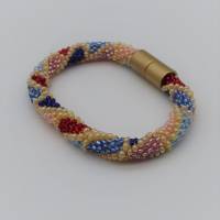 Armband, Häkelarmband, bunte Rauten blau, rot, creme, Länge 18 cm, Glasperlen gehäkelt, Perlenarmband, Schmuck Bild 1