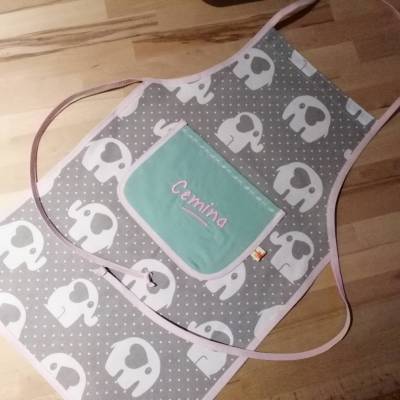 Personalisierte Kinderschürze aus Baumwolle – Handgefertigt mit Namen & Wunschfarbe