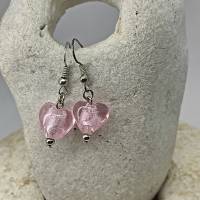 Süßer Ohrschmuck mit rosa Herzanhänger aus Lampwork Glas nach Wunsch an Ohrhänger oder Ohrstecker Bild 1