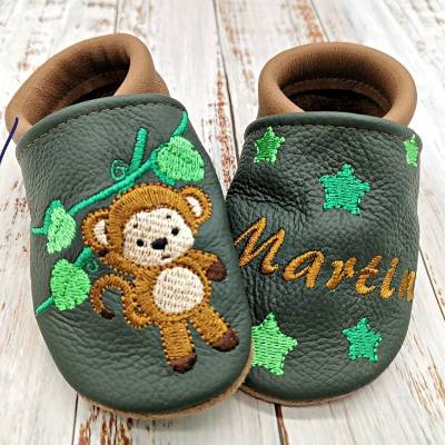 Bio Krabbelschuhe mit Namen für Baby und Kinder (Öko Lederpuschen) mit Äffchen - personalisierte Lauflernschuhe