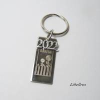 Schlüsselanhänger mit Metallanhänger Rechteck mit Aufschrift: Daheim u. Jahreszahl 2022 - Blumen,Zaun,Neujahr,Geschenk Bild 1