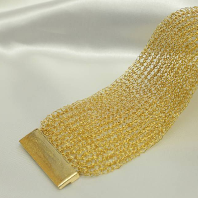 24ct vergoldetes Armband - gehäkeltes breites und faszinierendes Armband aus Gold-Draht - 1.400 Häkelmaschen