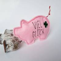 Rosa Glücksschweinchen aus Filz "VIEL GLÜCK - Klee" von he-ART by helen hesse Bild 2
