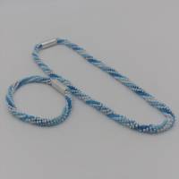 Schmuckset gehäkelt, blau türkis weiß, Kette + Armband, 47 + 22 cm, Glasperlen, Schmuck, Unikat Bild 1