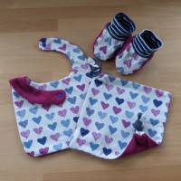 Baby-Geschenk-Set: Lätzchen, Schmusetuch und Schuhe "Herzchen" Biobaumwolle, Handarbeit Bild 1