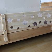 Rausfallschutz aus Holz mit STERNE Motiv , Bettgitter für Kinderbett (100 cm breit) Bild 1