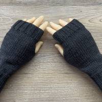 Handstulpen mit Daumenloch aus Wolle von d_handmade_o Bild 1