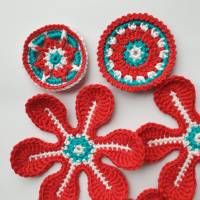 5 teiliges Häkelapplikationsset, handgehäkelte Häkelblumen zum basteln und aufpimpen in weihnachtlichen Farben Bild 5