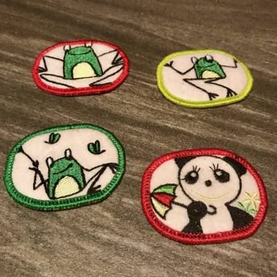4 Patches zum Aufbügeln oder Aufnähen - Stickapplikationen Frosch + Panda