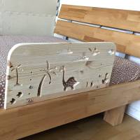 Rausfallschutz aus Holz mit DINOS Motiv , Bettgitter für Kinderbett (60 cm breit) Bild 6