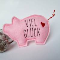 Rosa Glücksschweinchen aus Filz "VIEL GLÜCK - Herzchen" von he-ART by helen hesse Bild 1
