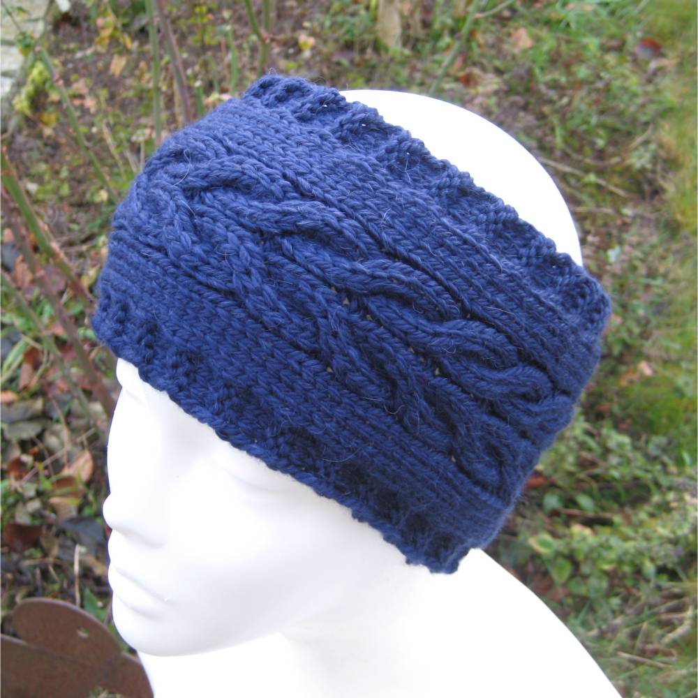 Gestricktes Stirnband mit Alpaka in Blau mit schönem Zopfmuster KU 54 bis 57 cm ➜ Bild 1