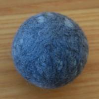 Filzball Wolle 4,8cm waschbar handgemacht zum Spielen, Jonglieren, Handtraining, Entspannen Bild 1