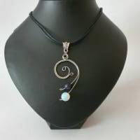 Drahtschmuck Anhänger /Opal & Blaufluss Perlen Anhänger aus Edelstahldraht/ Halskette mit Edelstein/ Boho Kettte Bild 1
