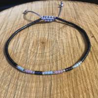 Tolles zartes Miyuki-Delica-Perlen Armband mit verstellbarem Makrameeknoten  Perlengröße 2 mm Bild 1