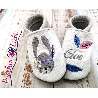 Bio Krabbelschuhe mit Namen für Baby und Kinder (Öko Lederpuschen) mit Indianer-Hase - personalisierte Lauflernschuhe