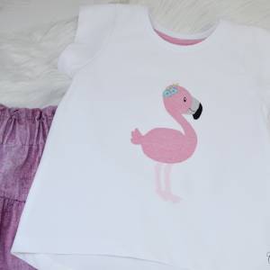 Sommerkleidung Mädchen Gr. 98, Rock mit T-Shirt Stickdatei Flamingo, Stufenrock Rosa Denim Sweat, weißes Shirt Jersey, G Bild 2
