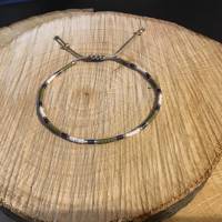 Tolles zartes Miyuki-Delica-Perlen Armband mit verstellbarem Makrameeknoten  Perlengröße 2 mm Bild 2