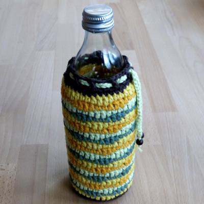 gehäkelte Flaschenhülle "Wellen", für Trinkflasche 0,5L, Biobaumwolle, gelb-grün, Handarbeit