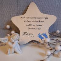 Erinnerung an Sternenkind, Geschenk für Sterneneltern, Stern aus Holz mit Babyfüßen, Anstatt Trauerkarte, Geschenk Bild 1