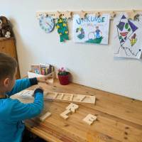 Magnetleiste aus Holz für Kinderzimmer mit STERNE Motiv, inkl. 7x Holzmagnete,  Holzmagnetleiste Bild 1