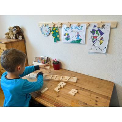 Magnetleiste aus Holz für Kinderzimmer mit STERNE Motiv, inkl. 7x Holzmagnete,  Holzmagnetleiste