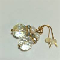 Glitzernde Ohrringe mit funkelndem Kristallglas und Muschelperle weiß handgemacht goldfarben Bild 3