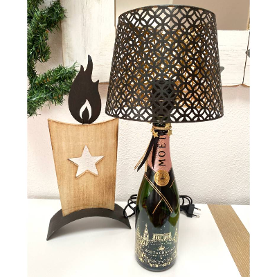 Weihnachtliche Moet Flaschenlampe mit Retro- / Vintage -Lampenschirm
