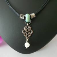 Kette im Kelten & Wikinger Look/ Edelstein Perlenkette/ Halskette mit Selenit und Grüner Keramik Perlen Bild 1