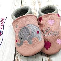 Bio Krabbelschuhe mit Namen für Baby und Kinder (Öko Lederpuschen) mit Elefant Herzen - personalisierte Lauflernschuhe Bild 1