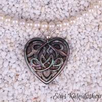 Wunderschönes Herz aus dunklem Perlmutt mit Mandala-Muster Bild 3
