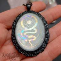 Halskette mit Anhänger "Cosmic Silver Snake" mit holografischem Effekt und Farbwechsel Bild 5