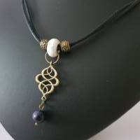 Bronze Kette im Kelten & Wikinger Look/ Edelstein Perlenkette/ Halskette mit Blaufluss und Weißer Keramik Perlen Bild 1
