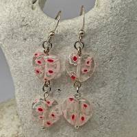 Süßer Ohrschmuck, Ohrhänger mit 2 Herzen aus Glas im Millefiori Stil in rosa, rot Bild 1