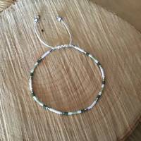 Hübsches zartes Miyuki-Delica-Perlen Armband mit verstellbarem Makrameeknoten  Perlengröße 2 mm Bild 3